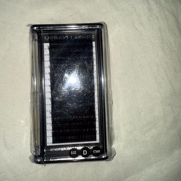 Meraki Lashes 0.03 D 17mm - Picture 3 of 4